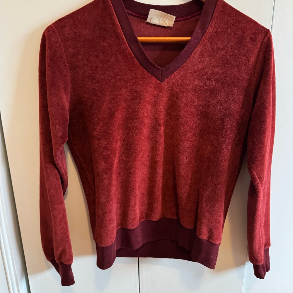 True Vintage SPORTSWEAR V-neck Burgundy Sweater, beautiful condition